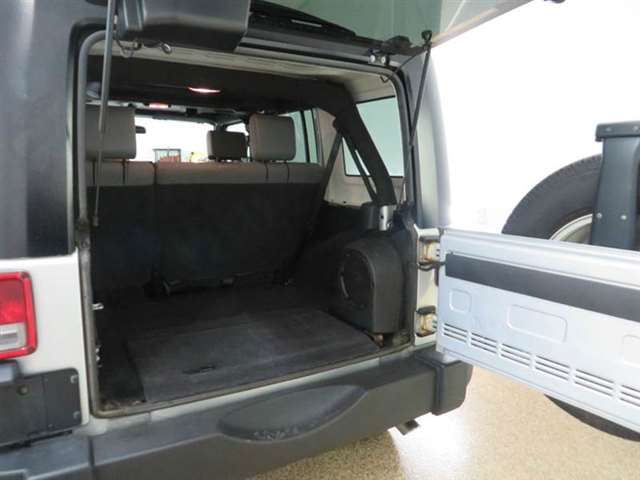 Jeep Wrangler Unlimited 2010 photo 12